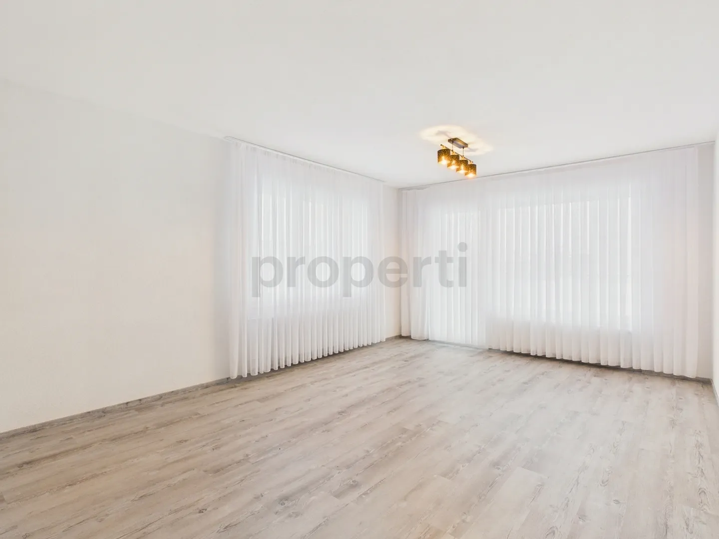 «Grosszügige 5.5-Zimmer Wohnung mit Balkon in Rickenbach» - Foto 2 von 13