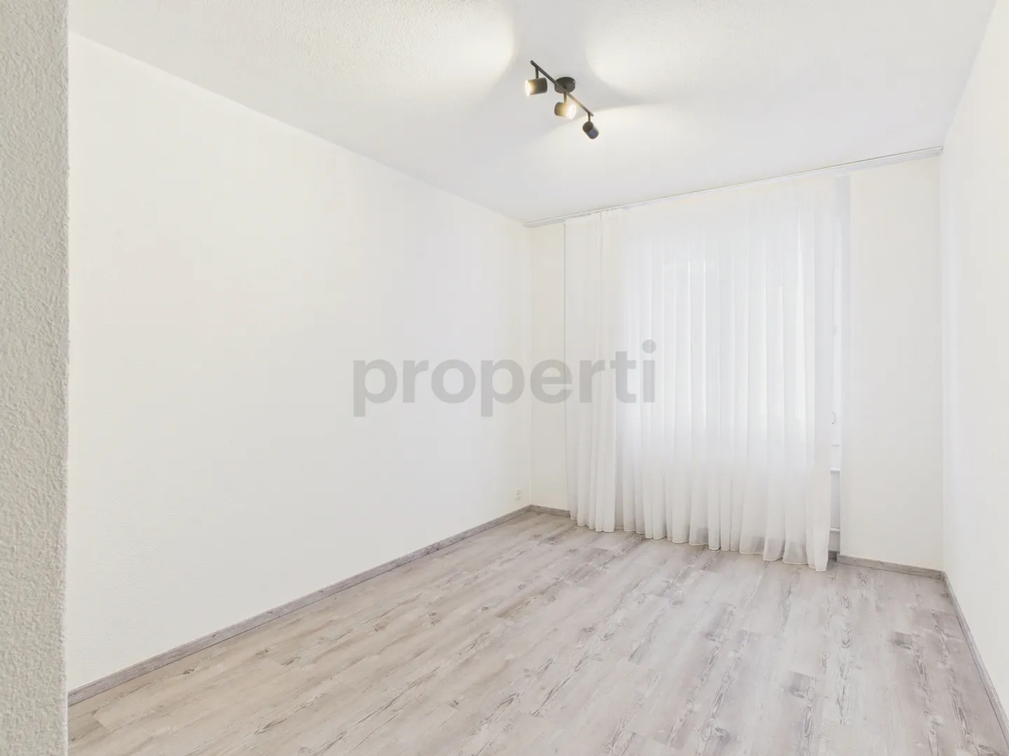 «Grosszügige 5.5-Zimmer Wohnung mit Balkon in Rickenbach» - Foto 8 von 13