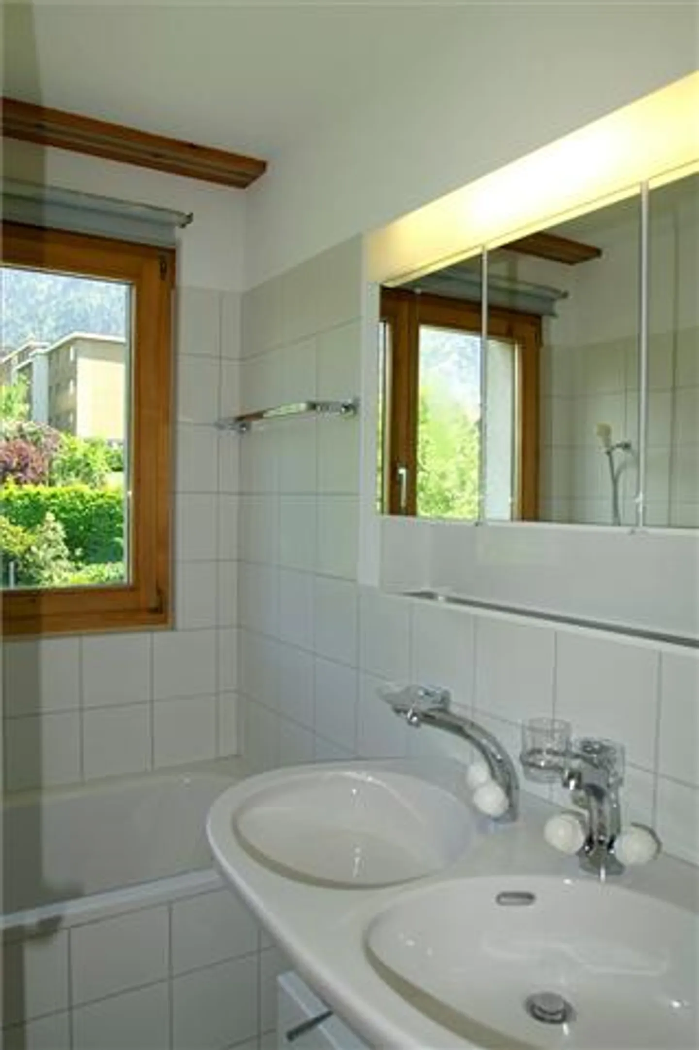 Sunny 4-room apartment - Photo 5 of 7