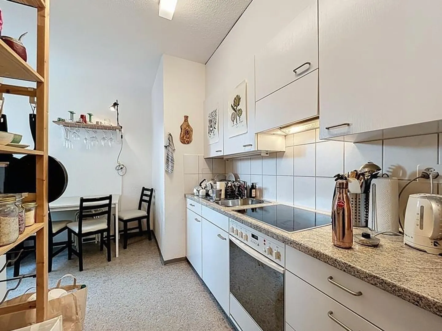 Charmante appartement ancien de 3 pièces avec balcon à Zurich Wiedikon - Photo 2 sur 9