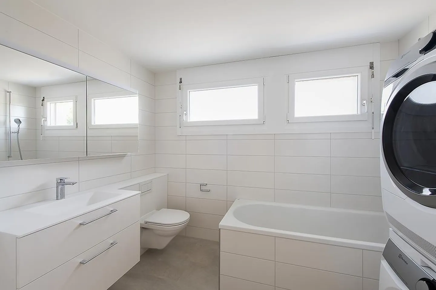 3'ZWG**Cucina e bagno NUOVI**30m2 Soggiorno/Pranzo**Balcone di 14m2 - Foto 5 di 10