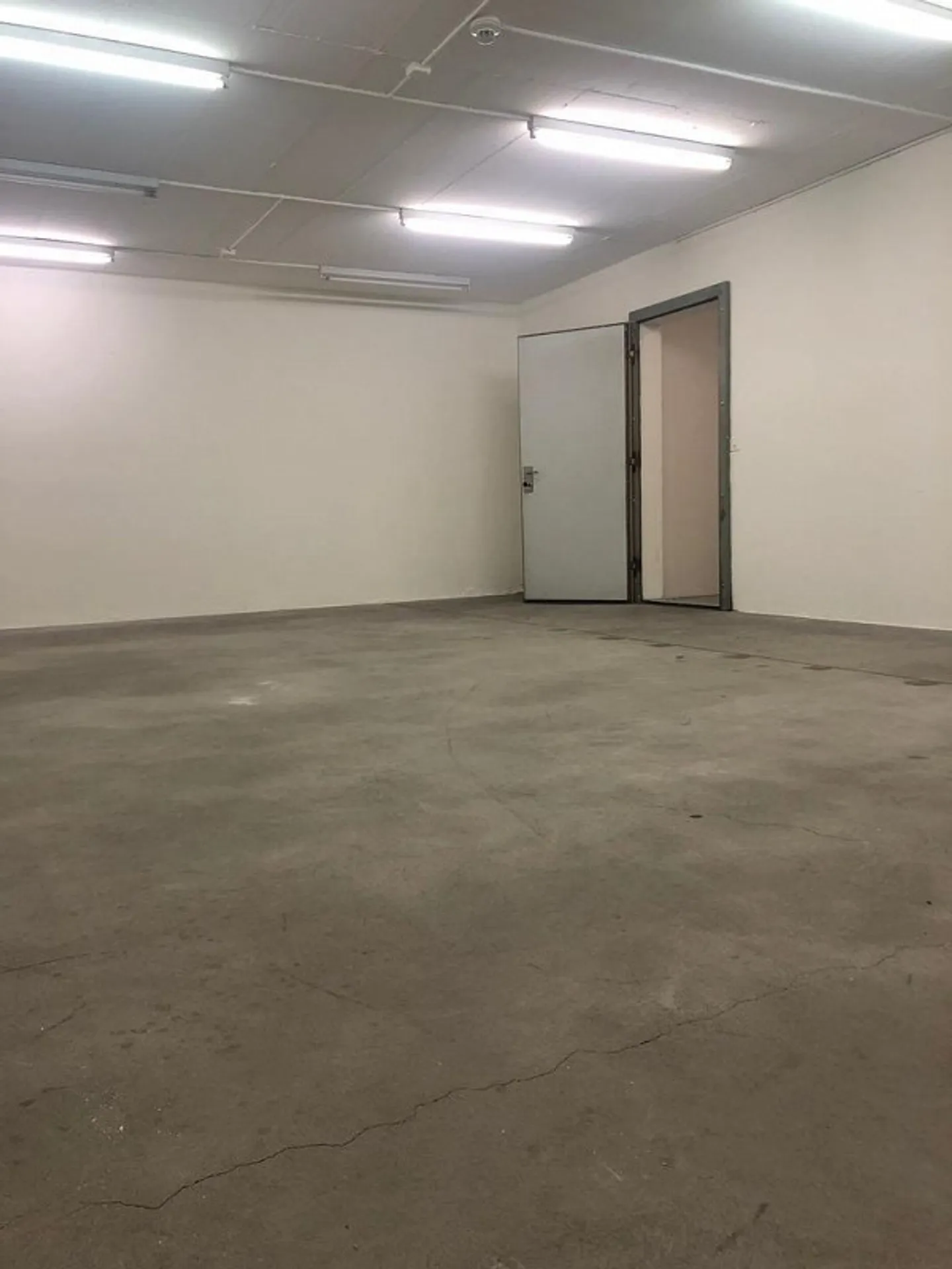 Stanza archivio in posizione centrale disponibile immediatamente - Foto 4 di 4