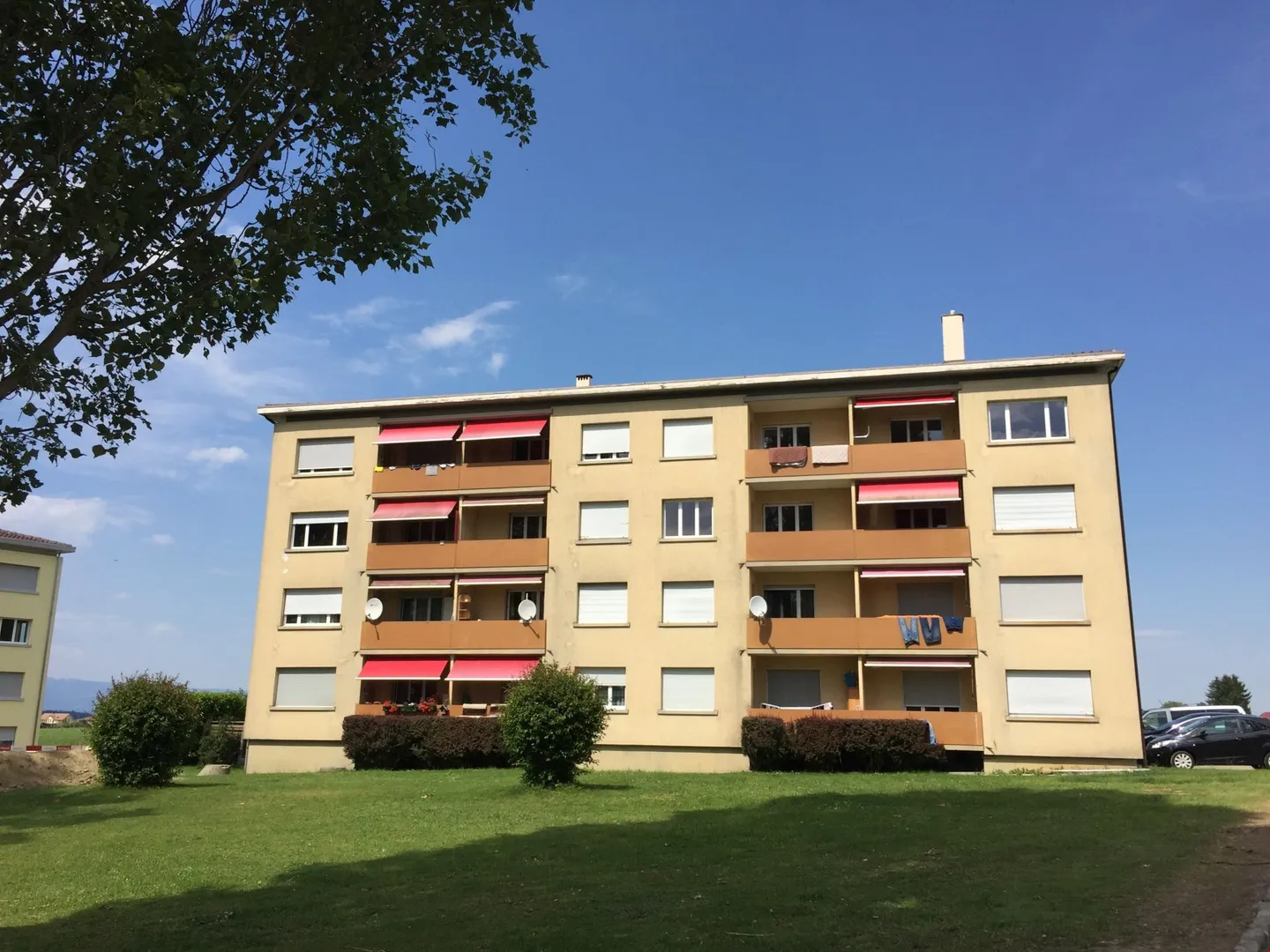 3.5-room apartment with 2 balconies in a quiet location in Courtaman for rent! - Photo 1 of 12