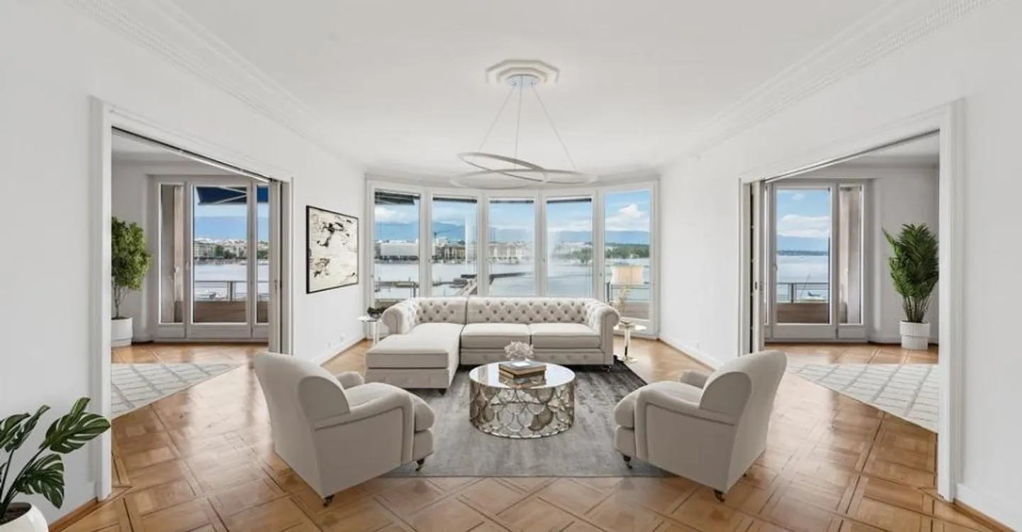 Magnificent spacious 7-room apartment with lake and water jet view - Photo 1 of 11