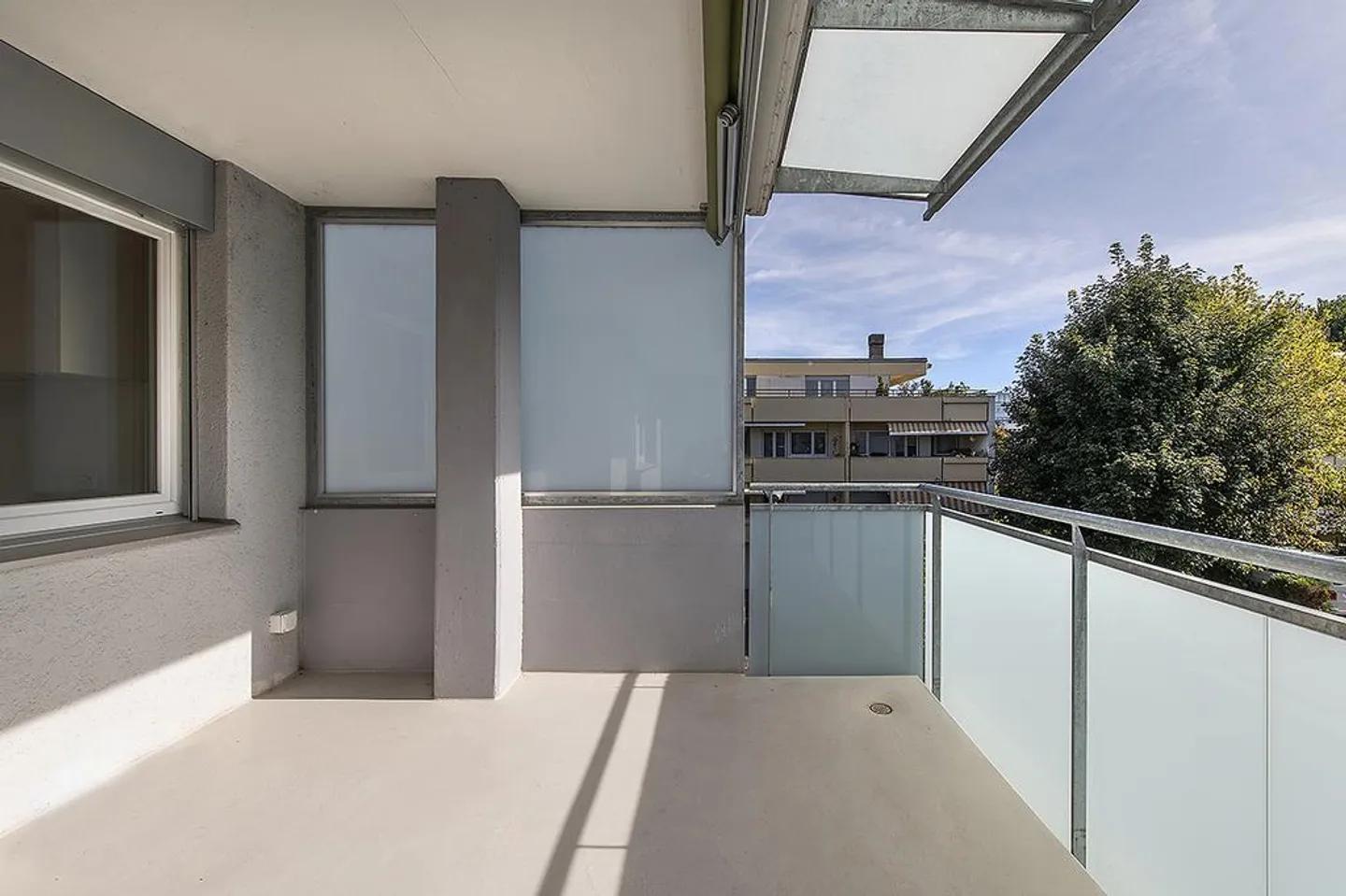 3'ZWG**Cucina e bagno NUOVI**30m2 Soggiorno/Pranzo**Balcone di 14m2 - Foto 3 di 10
