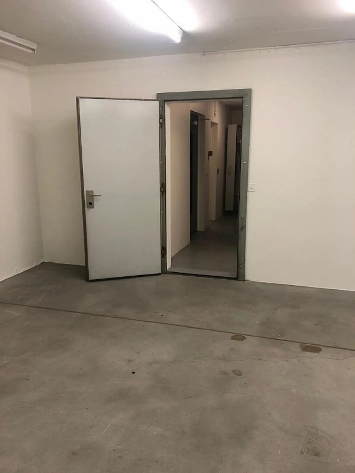 Stanza archivio in posizione centrale disponibile immediatamente - Foto 2 di 4