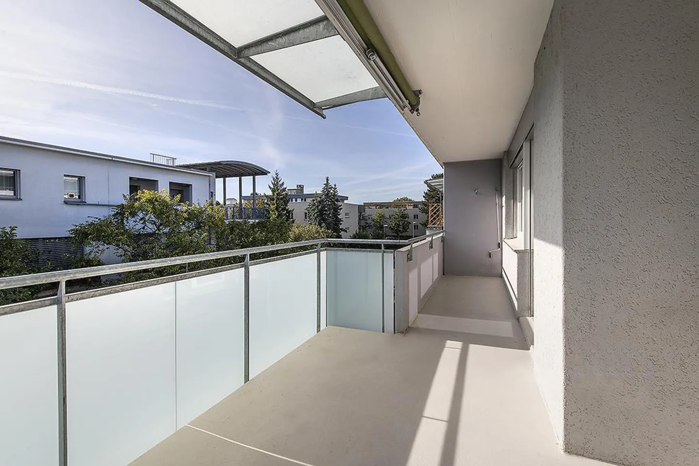3'ZWG**Cucina e bagno NUOVI**30m2 Soggiorno/Pranzo**Balcone di 14m2 - Foto 4 di 10