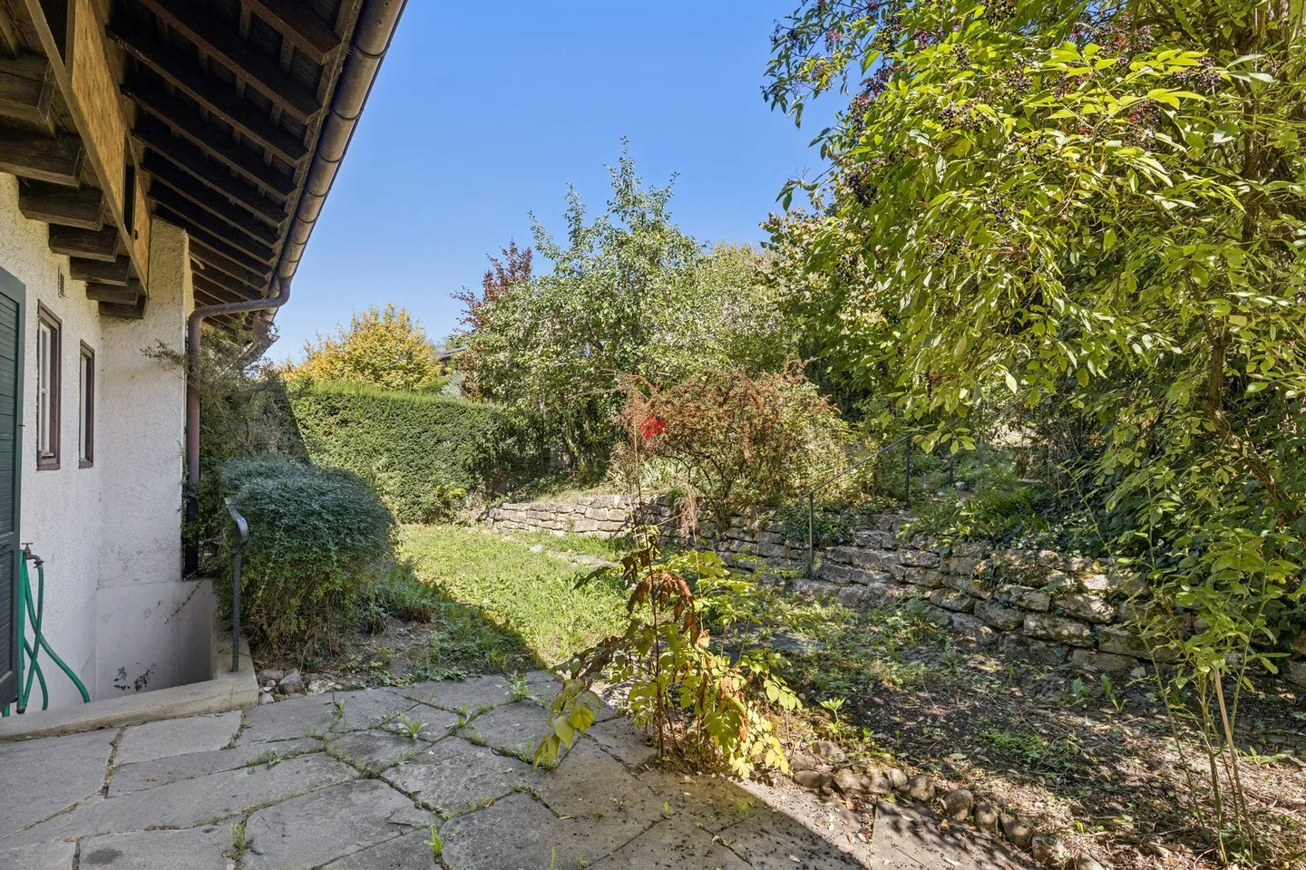 Casa di mezzo affascinante con vista mozzafiato e potenziale - Foto 3 di 10