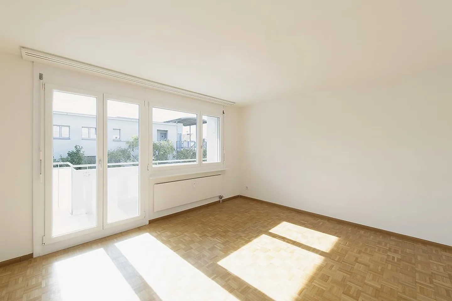 3'ZWG**Cucina e bagno NUOVI**30m2 Soggiorno/Pranzo**Balcone di 14m2 - Foto 8 di 10