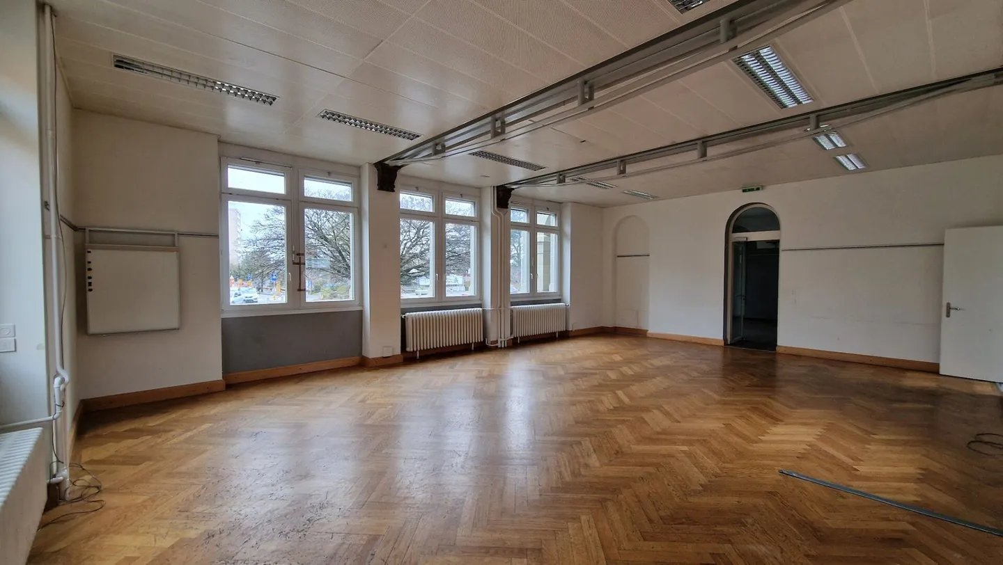 Wunderschönes unabhängiges Gebäude - 1000m² in der Nähe von UNIL EPFL - Foto 1 von 9