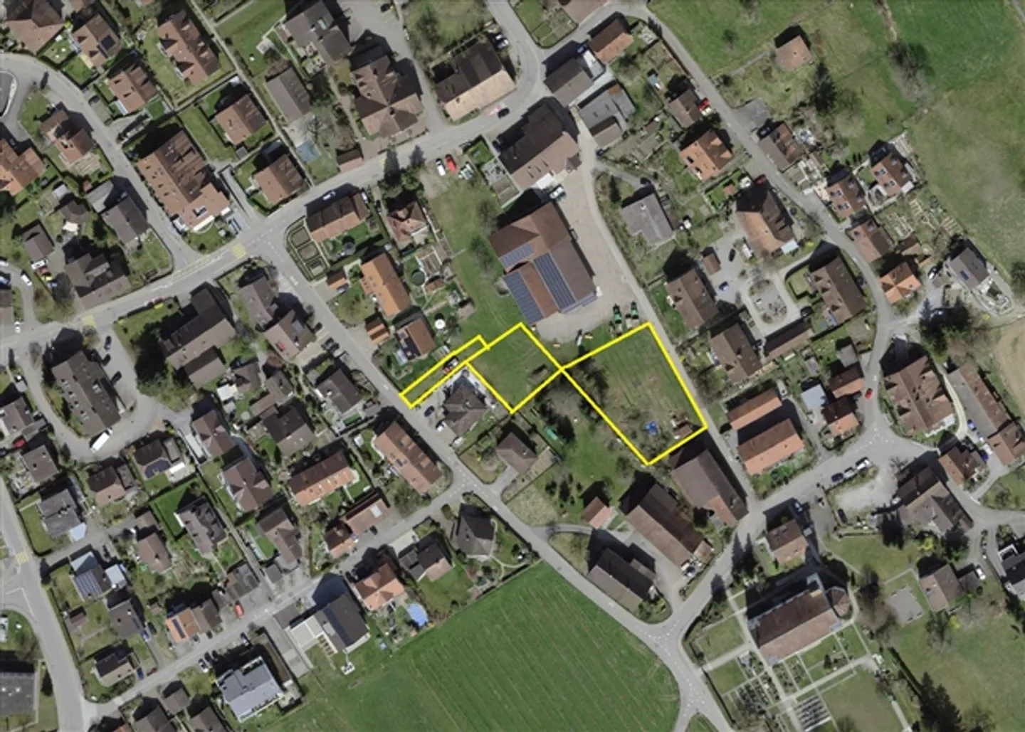 «3 Bauland Parzellen mitten im Dorf an Idyllischer Lage» - Foto 1 von 7