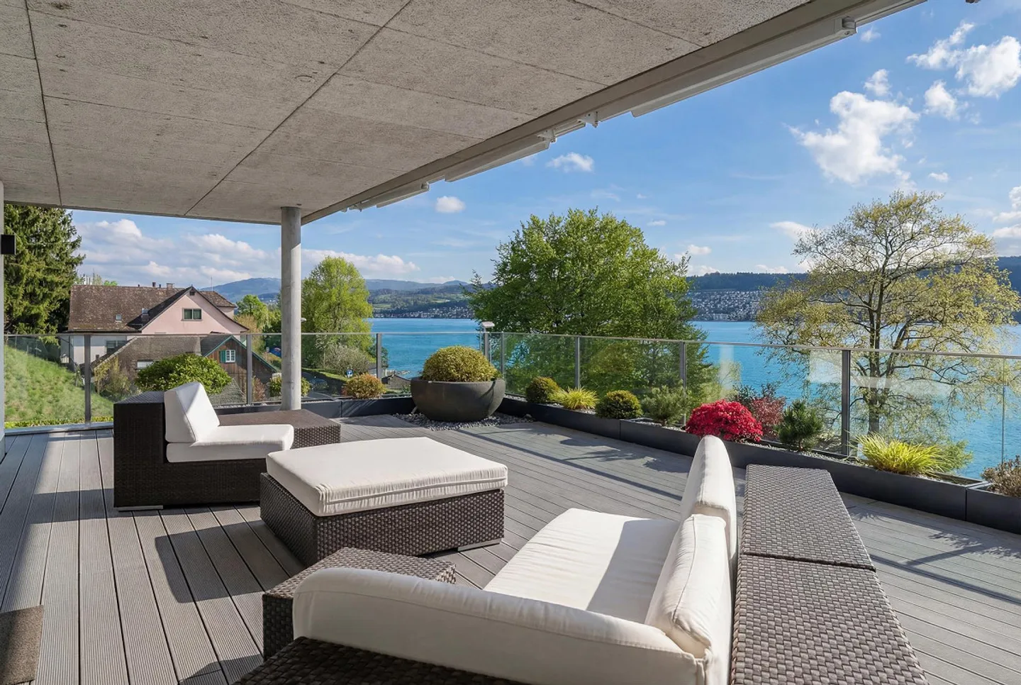 Elegante Terrassenwohnung mit Seeblick - Foto 1 von 8