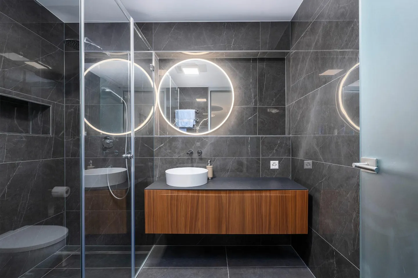 Elegante Terrassenwohnung mit Seeblick - Foto 4 von 8