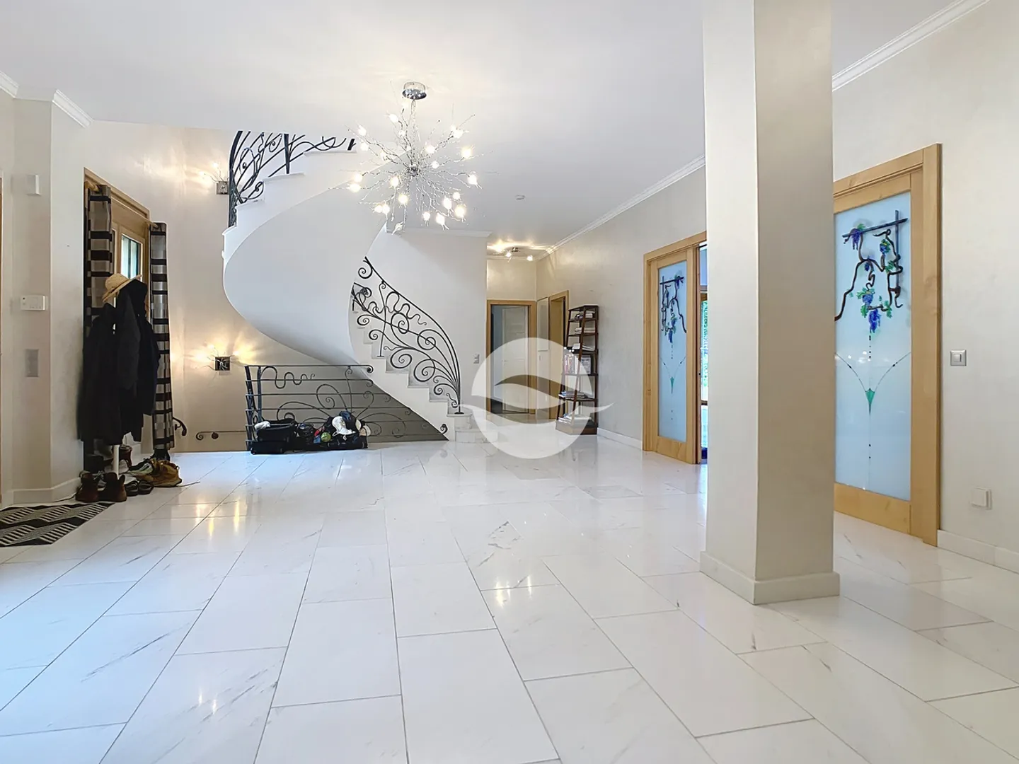 Casa 11 stanze - Foto 1 di 24