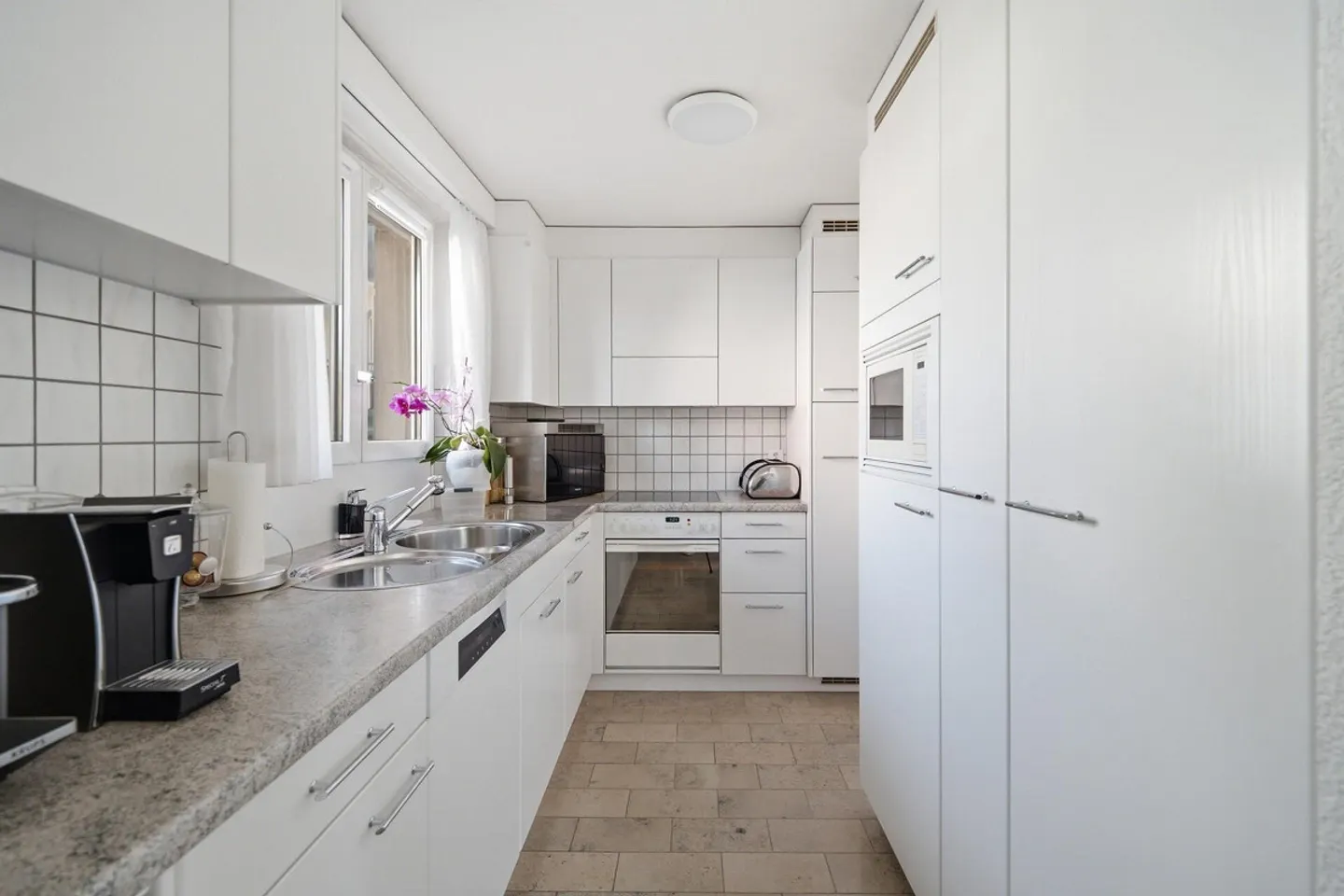Charming Home in the City Center - Photo 3 of 6