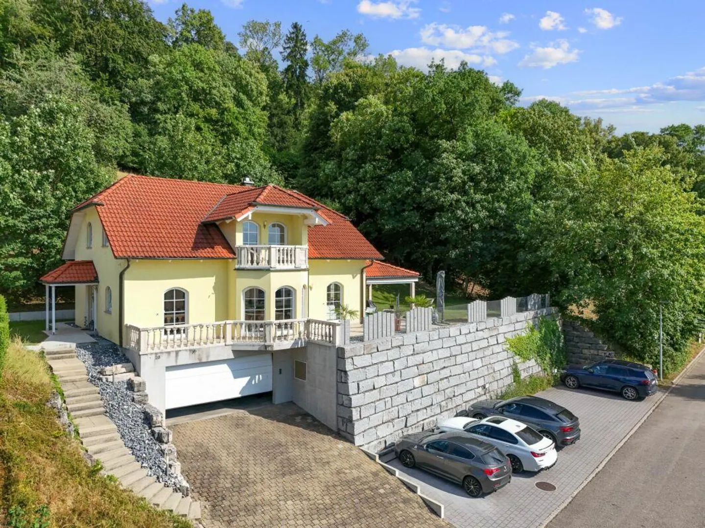 Detached Single-Family Home - Photo 4 of 30