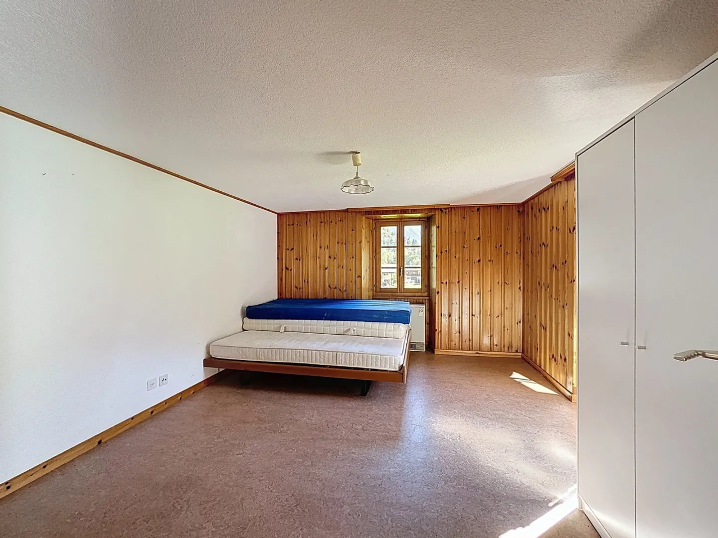 Pied-à-terre zu schaffen – Charme, Charakter und Potenzial in Versegères - Foto 6 von 13