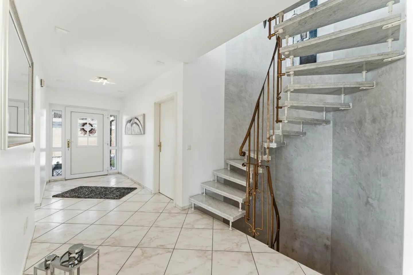 Detached Single-Family Home - Photo 5 of 30