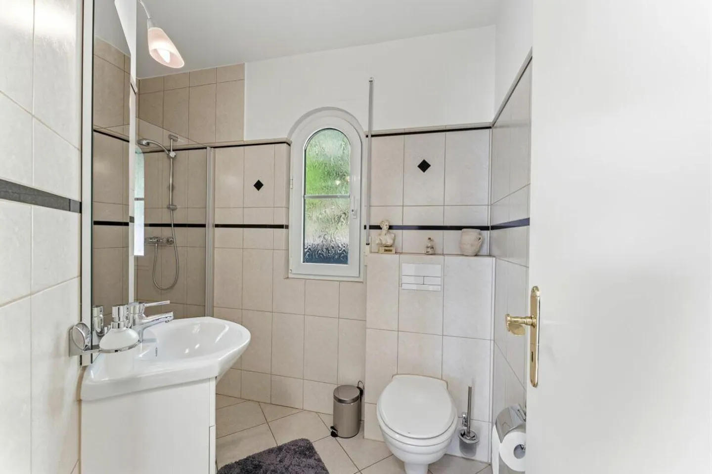 Detached Single-Family Home - Photo 9 of 30