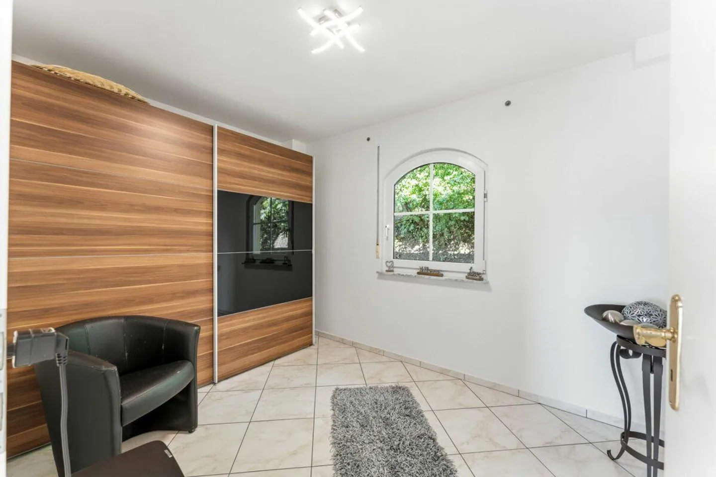 Detached Single-Family Home - Photo 10 of 30