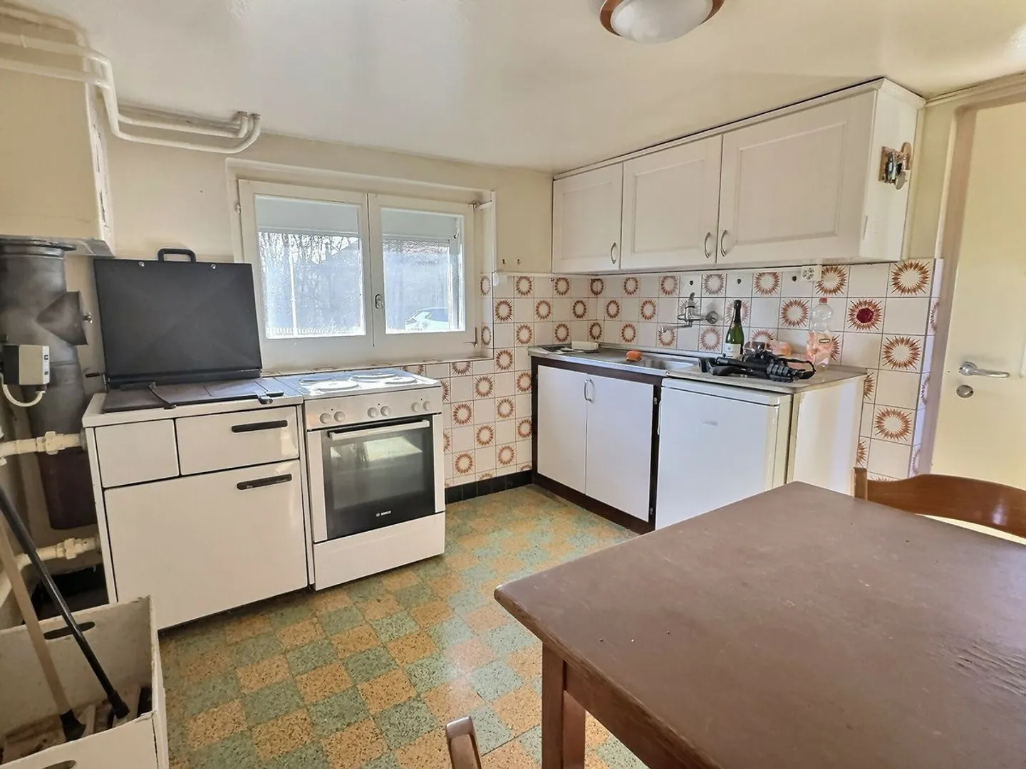 Charming Renovation Project Home - Photo 5 of 11