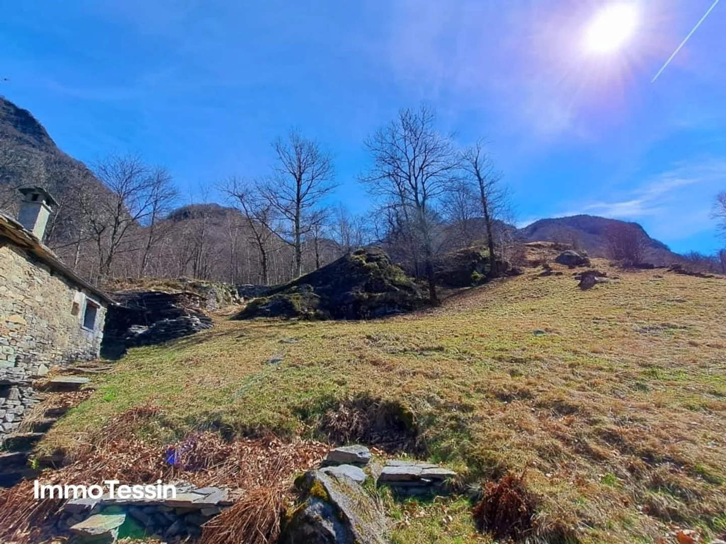 Rustic in an extraordinary secluded location amidst 10,000 m2 of land - Photo 1 of 13