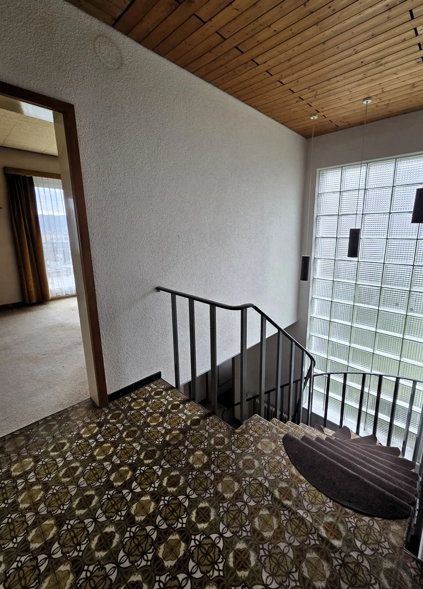 5.5 Room Single-Family House with Generous Plot, Corresponding Design Space and Wonderful View - Photo 5 of 15