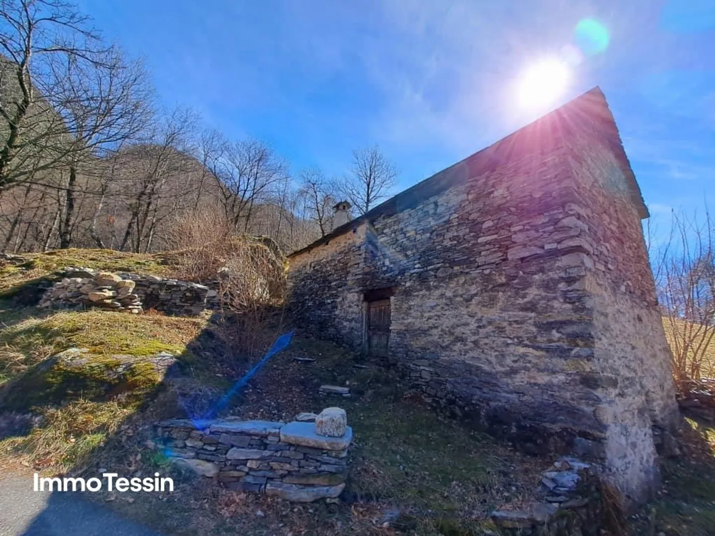 Rustic in an extraordinary secluded location amidst 10,000 m2 of land - Photo 7 of 13