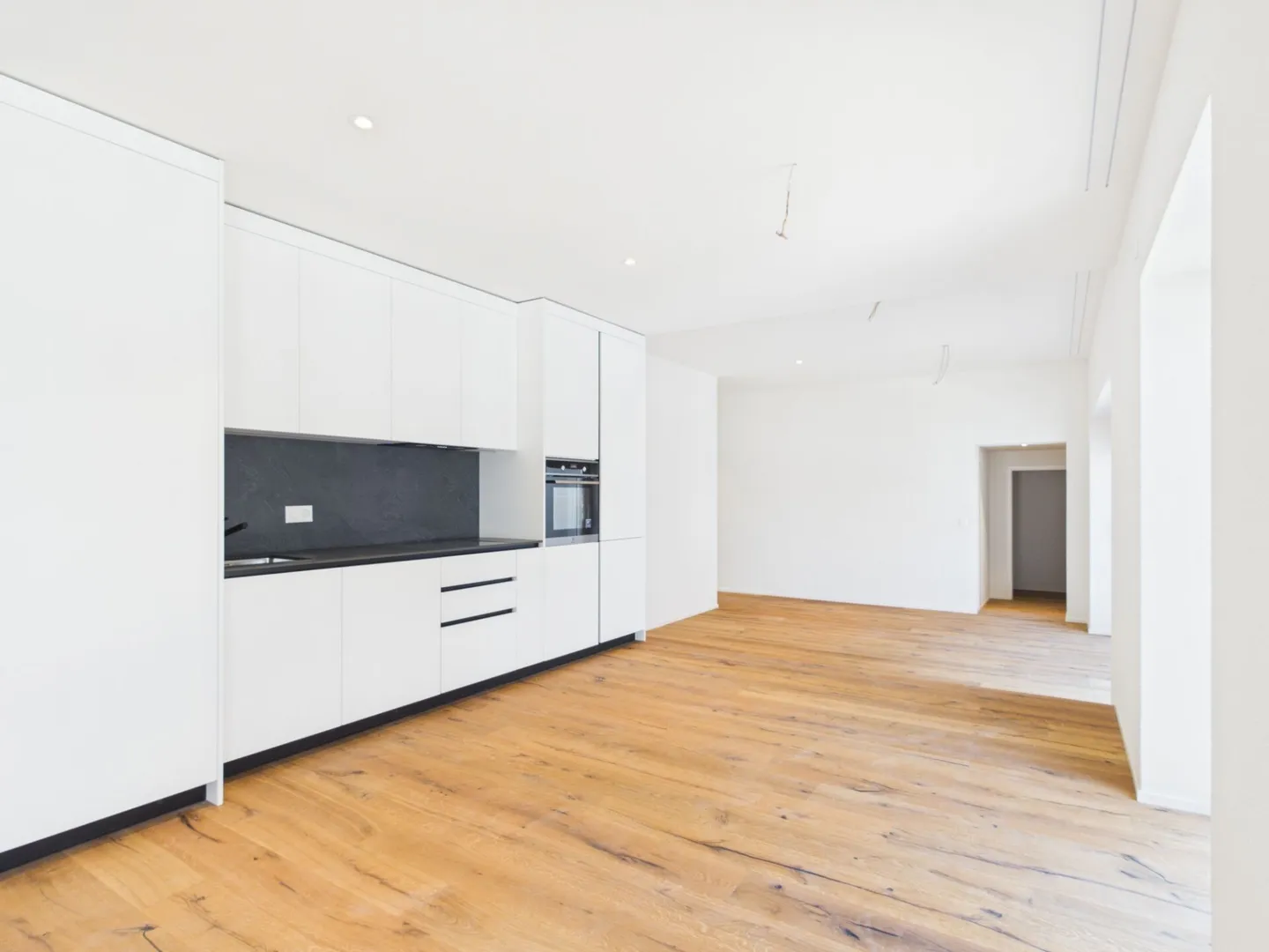 Spacious 7.5 Room Apartment Completely Renovated for Large Families - Photo 1 of 5