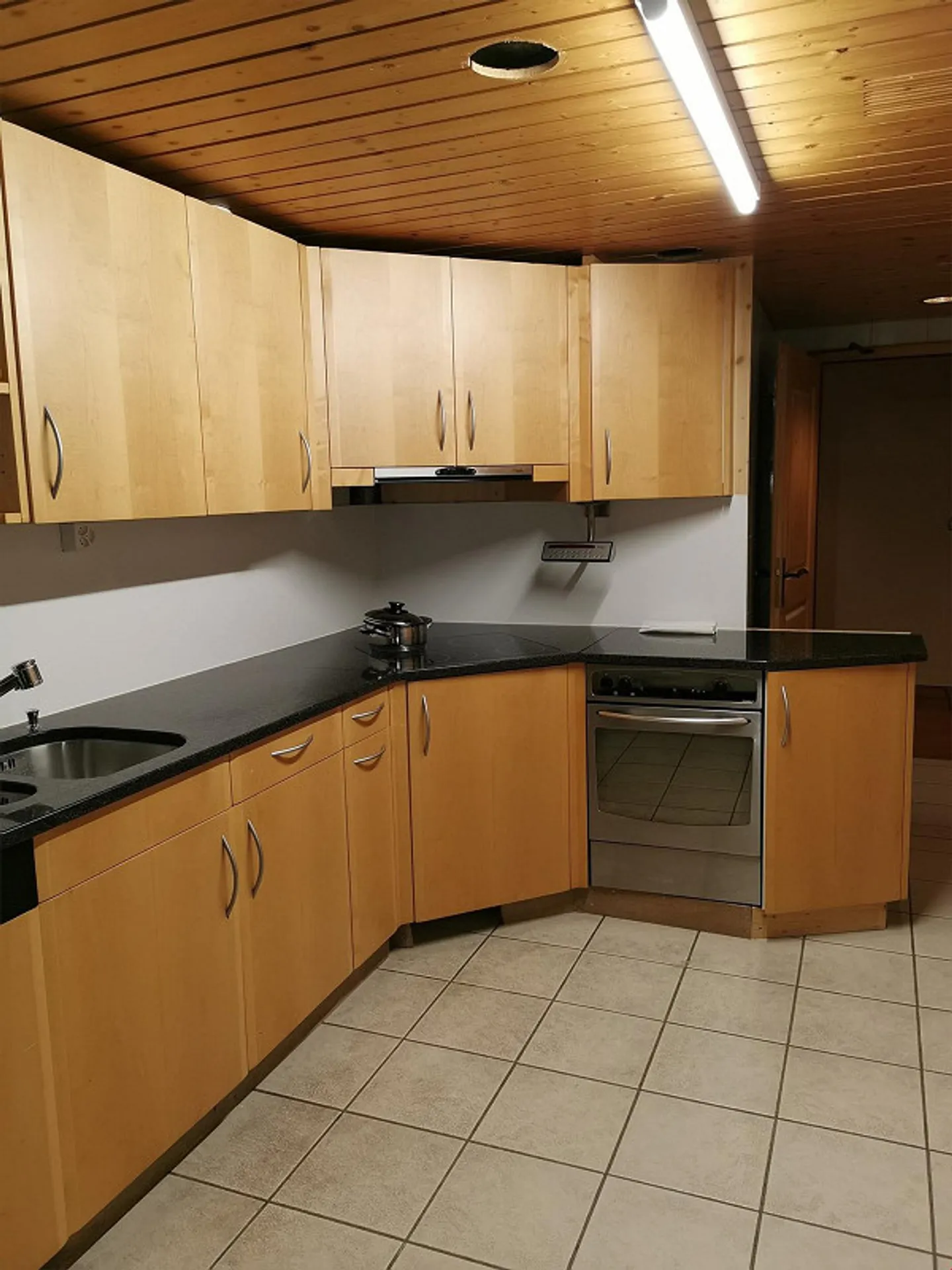 Möbliertes Zimmer mit Bad - Foto 2 von 6