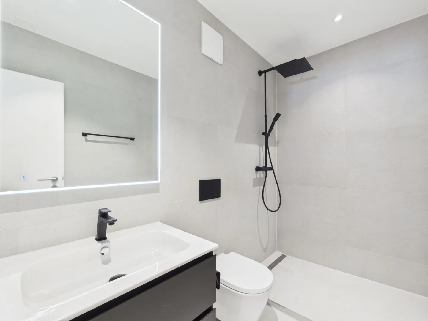 Spacious 7.5 Room Apartment Completely Renovated for Large Families - Photo 5 of 5