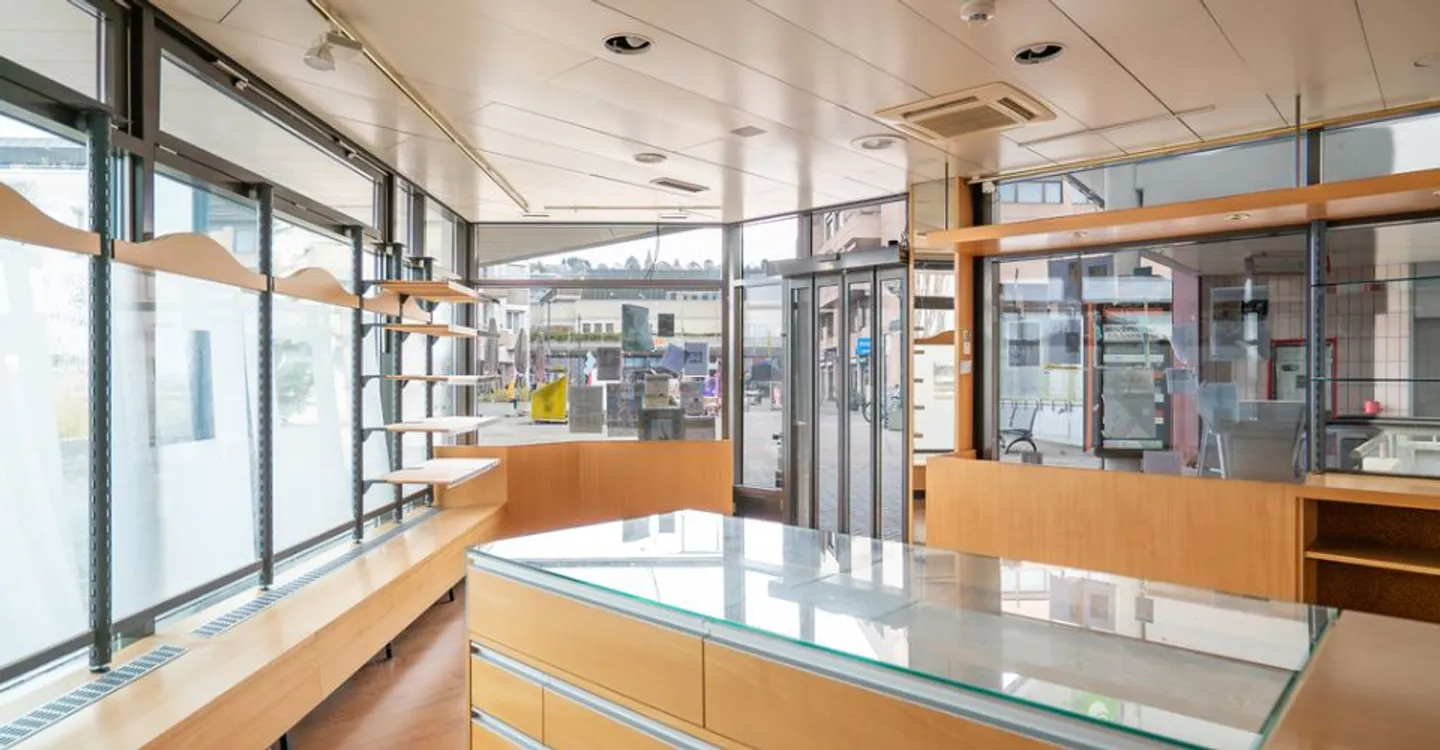 Edificio ad uso misto in affitto - Foto 2 di 6