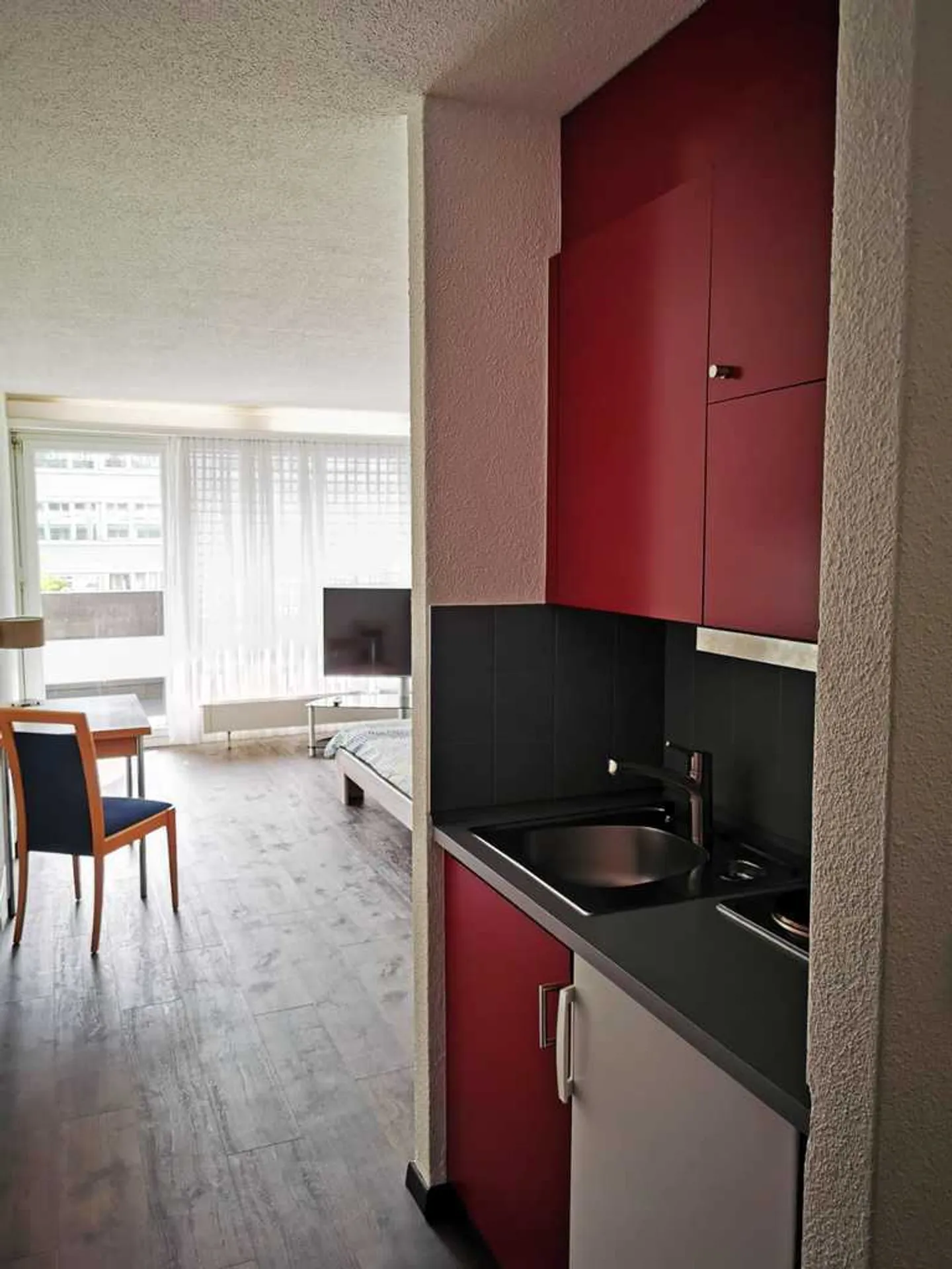 1-Zimmer Studio (möbliert) im Zentrum von Hergiswil zu vermieten. - Foto 2 von 2