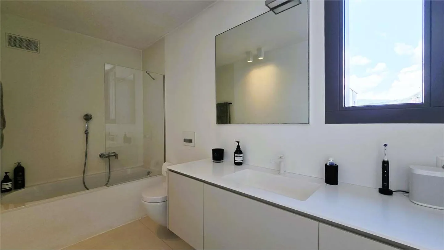 Villa contemporaine avec piscine à Villa Luganese - Photo 11 sur 13