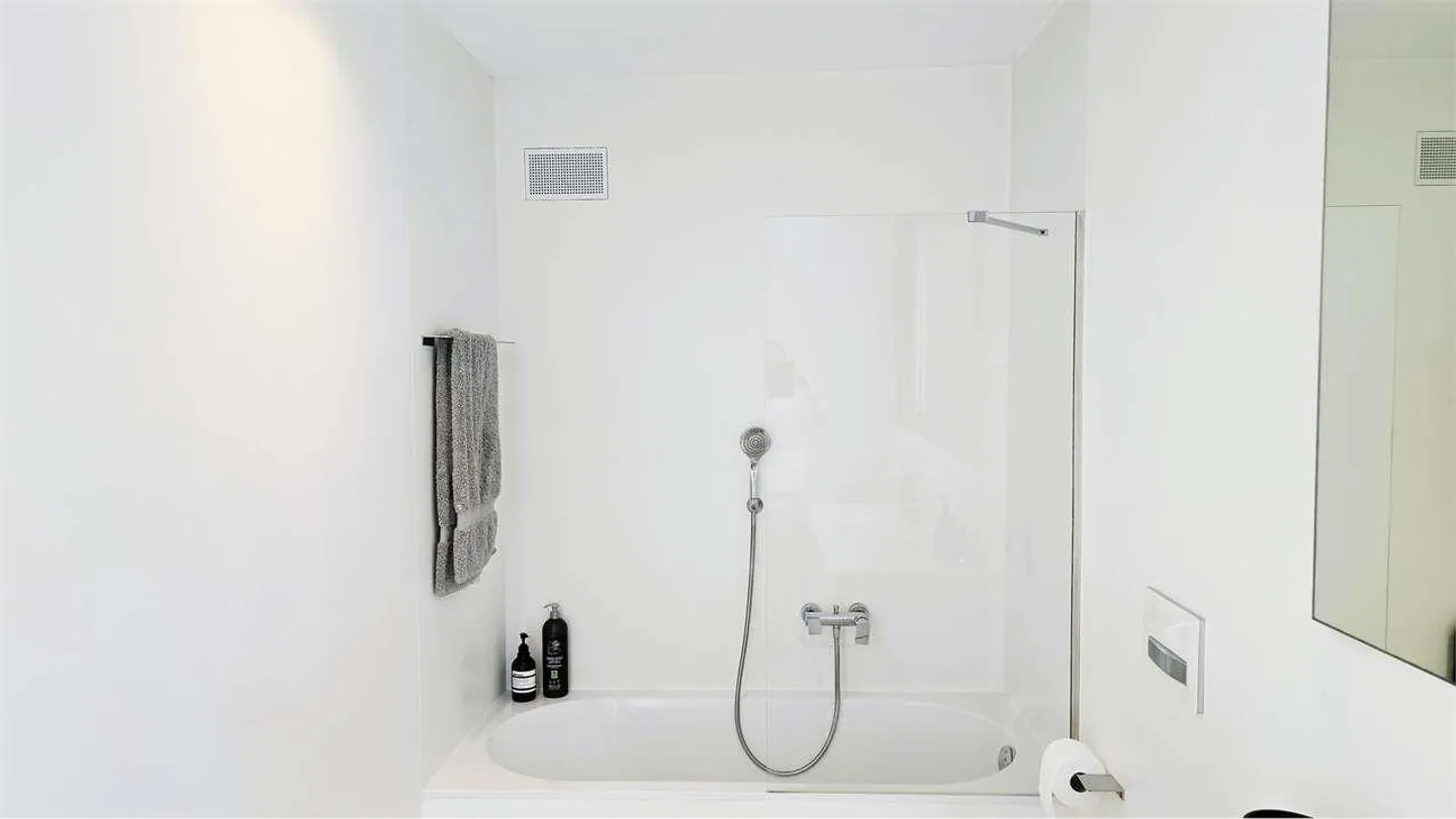 Villa contemporaine avec piscine à Villa Luganese - Photo 12 sur 13