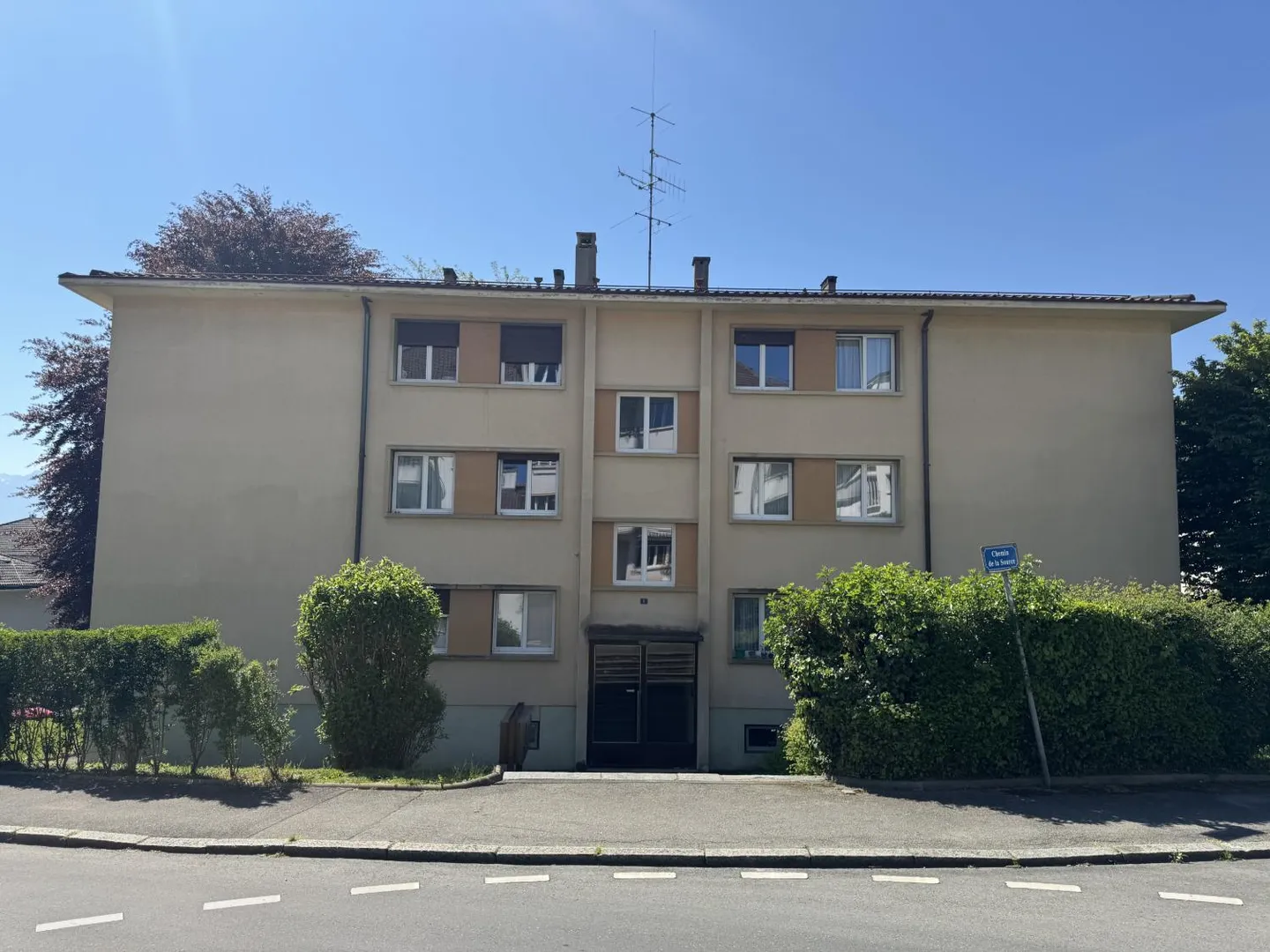 Appartement rénové avec balcon - Photo 1 sur 2