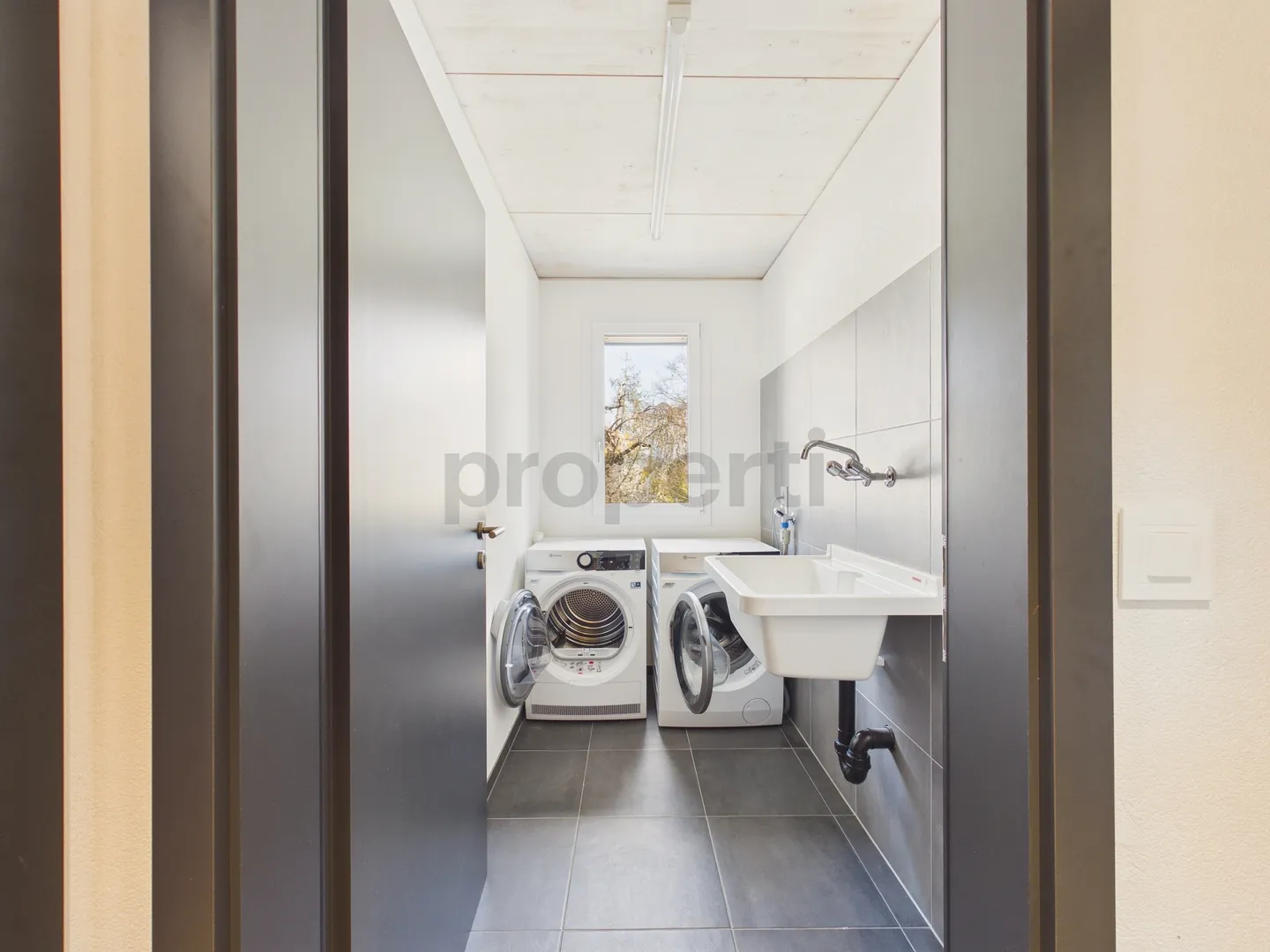 Appartamento moderno 3.5 locali con loggia a Delémont - Foto 8 di 11