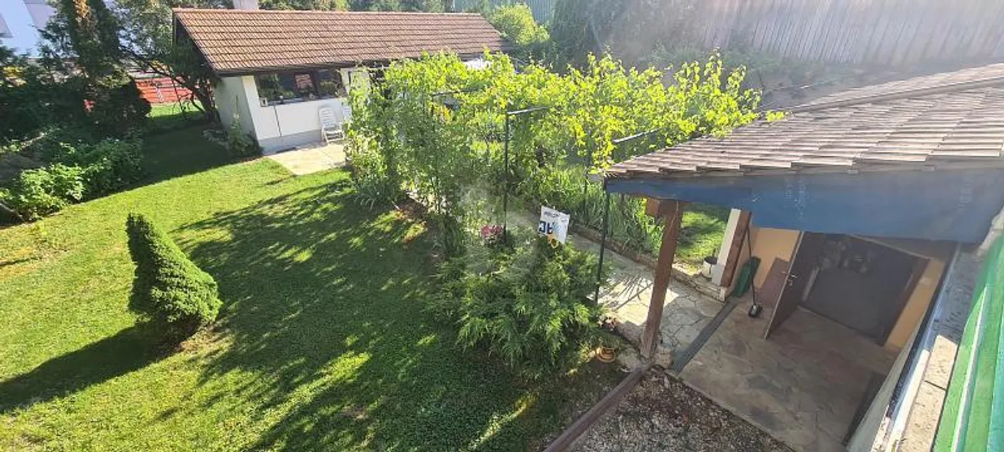 TOP-PREIS! GERÄUMIG MIT EINEM SCHÖNEN POTENZIAL - Foto 1 von 6