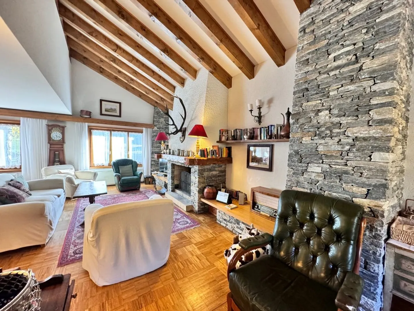 Chalet d'Exception avec Appartement Indépendant à deux pas du Golf Ballesteros. / Ref. 1007-675 - Photo 3 sur 13