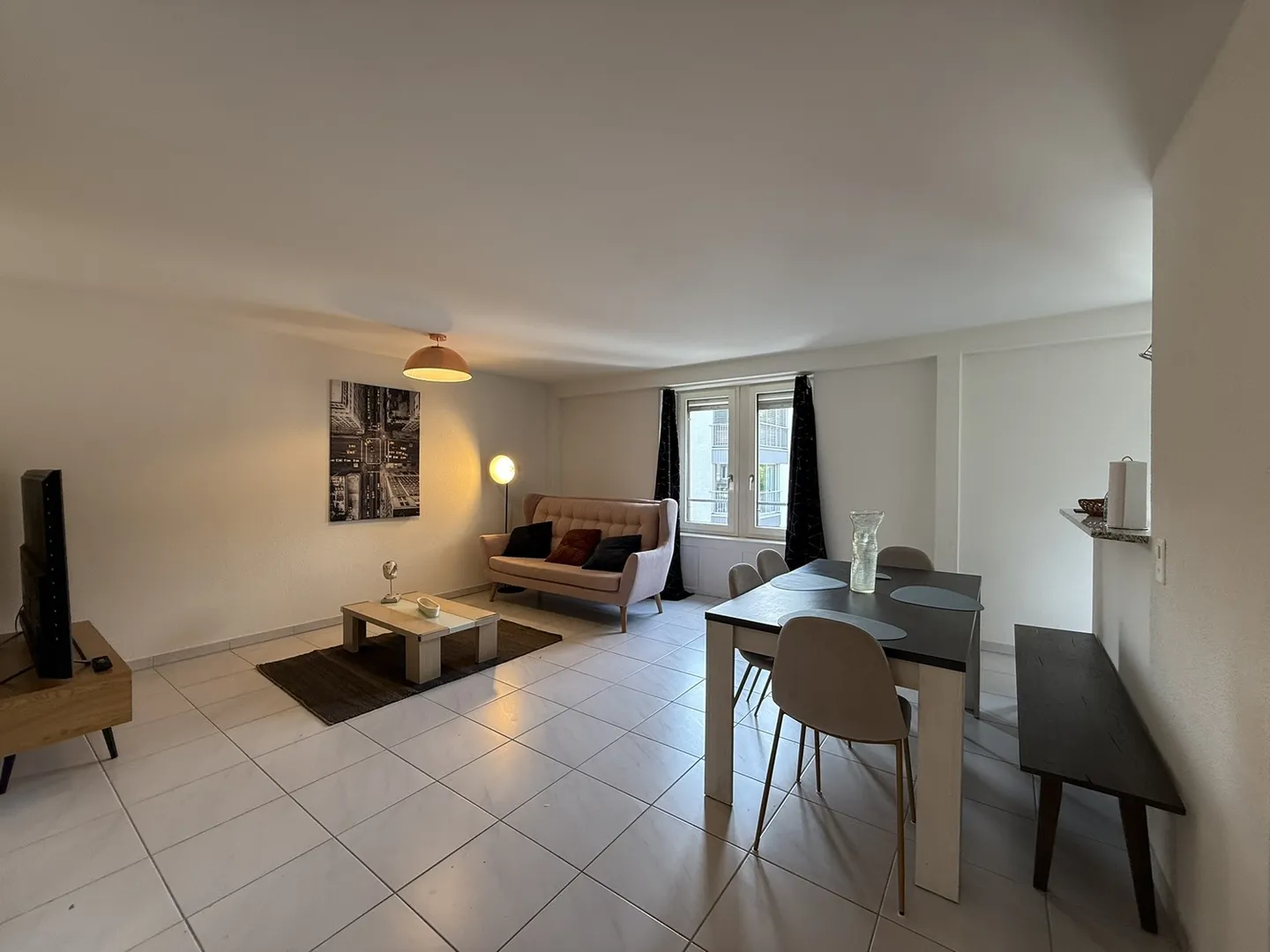 Modern 3.5-room apartment newly renovated and furnished in the heart of Zurich - Photo 1 of 13