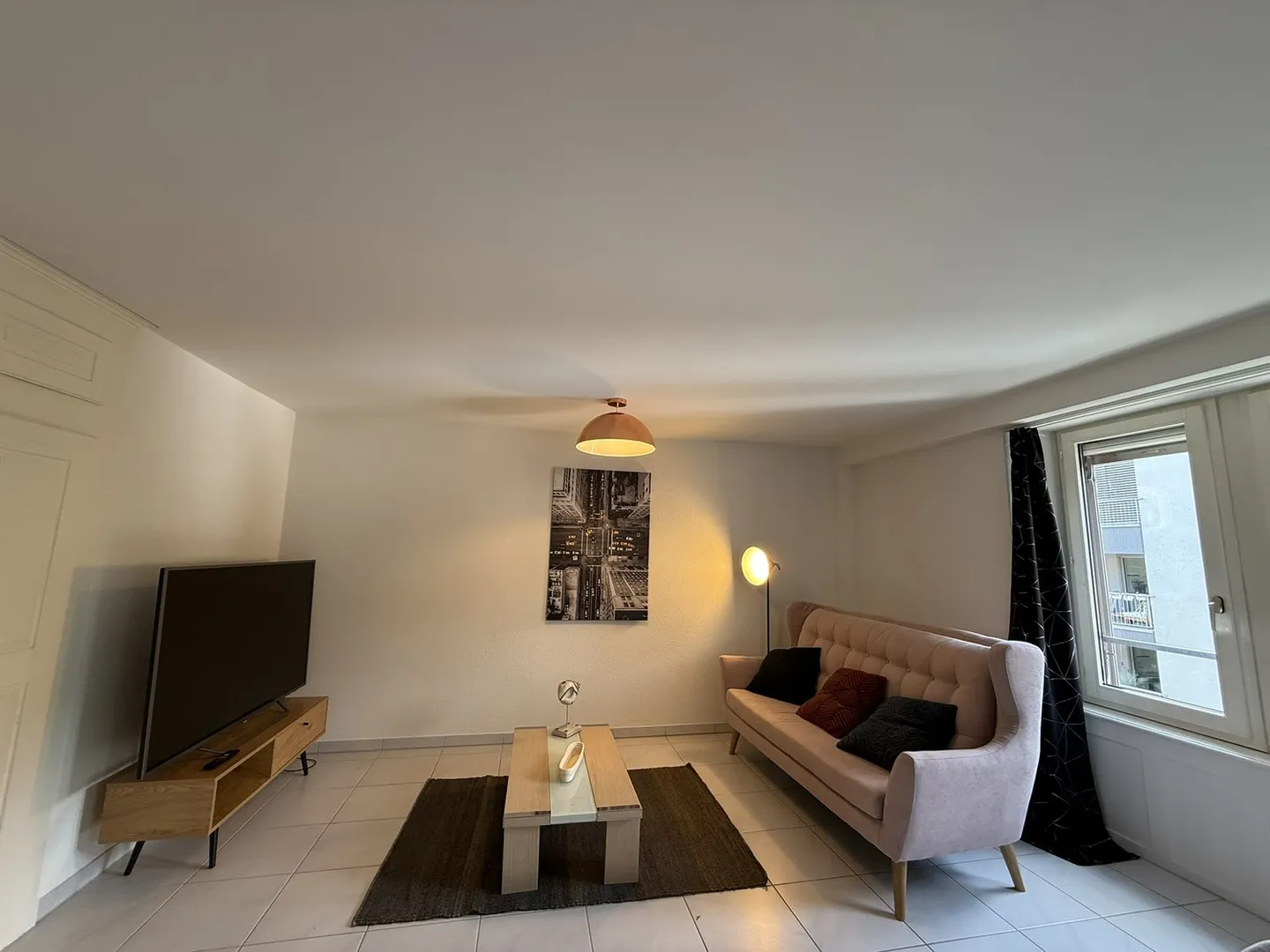 Modern 3.5-room apartment newly renovated and furnished in the heart of Zurich - Photo 5 of 13