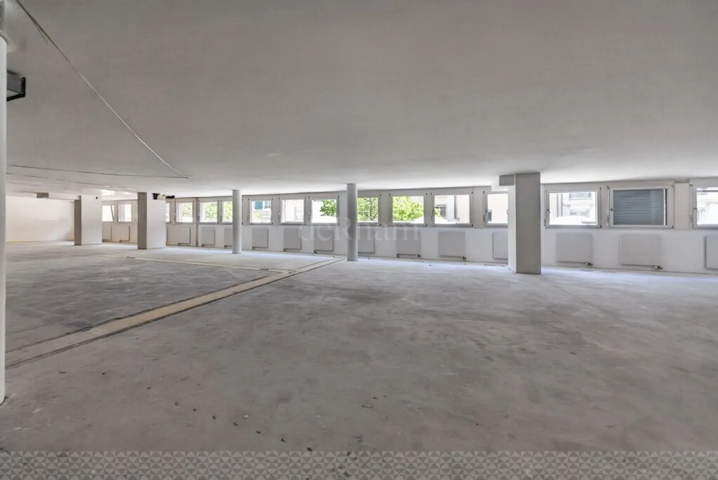 Magnificent commercial space in the center of Lausanne - Photo 2 of 9