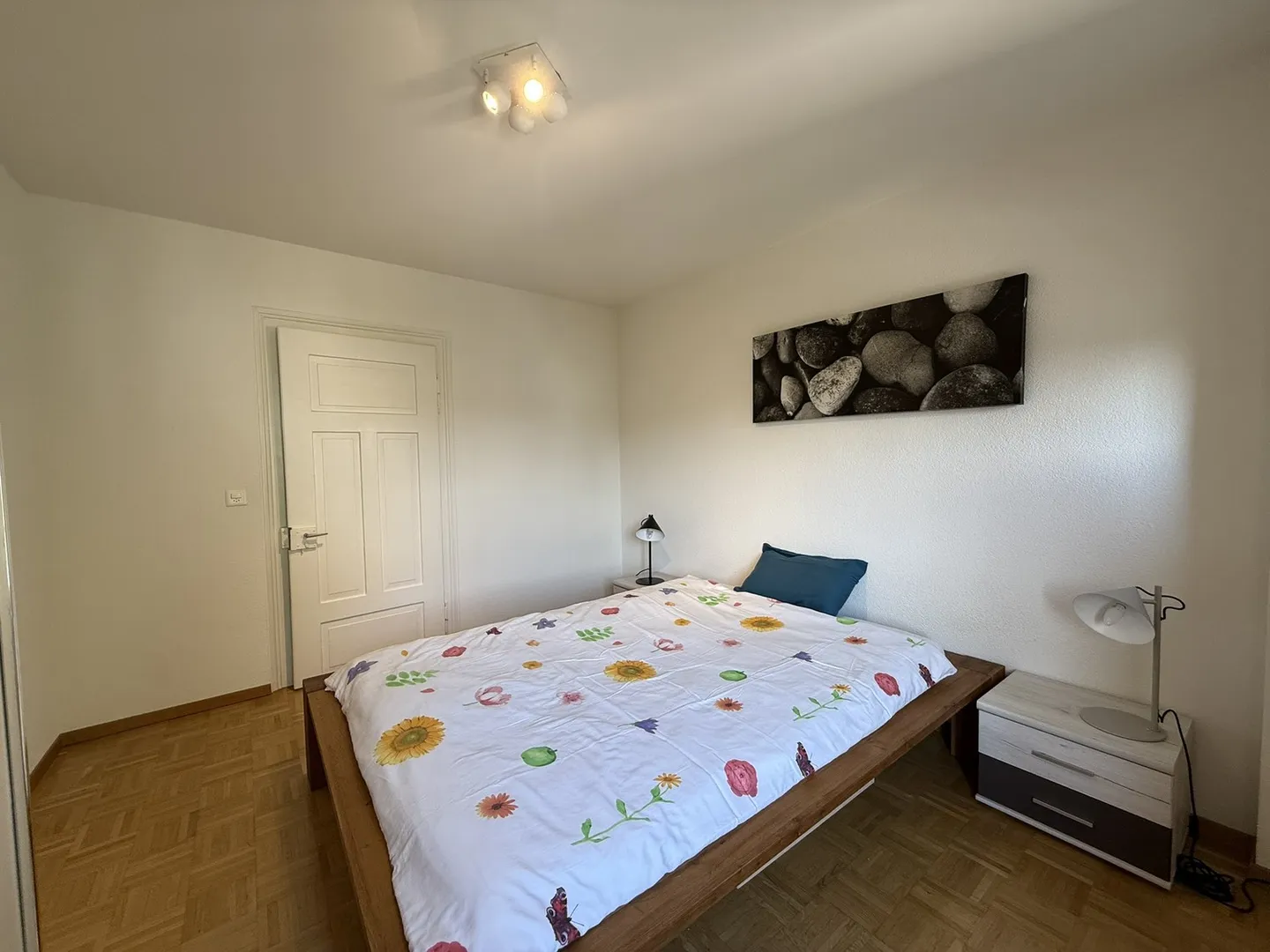 Modern 3.5-room apartment newly renovated and furnished in the heart of Zurich - Photo 7 of 13