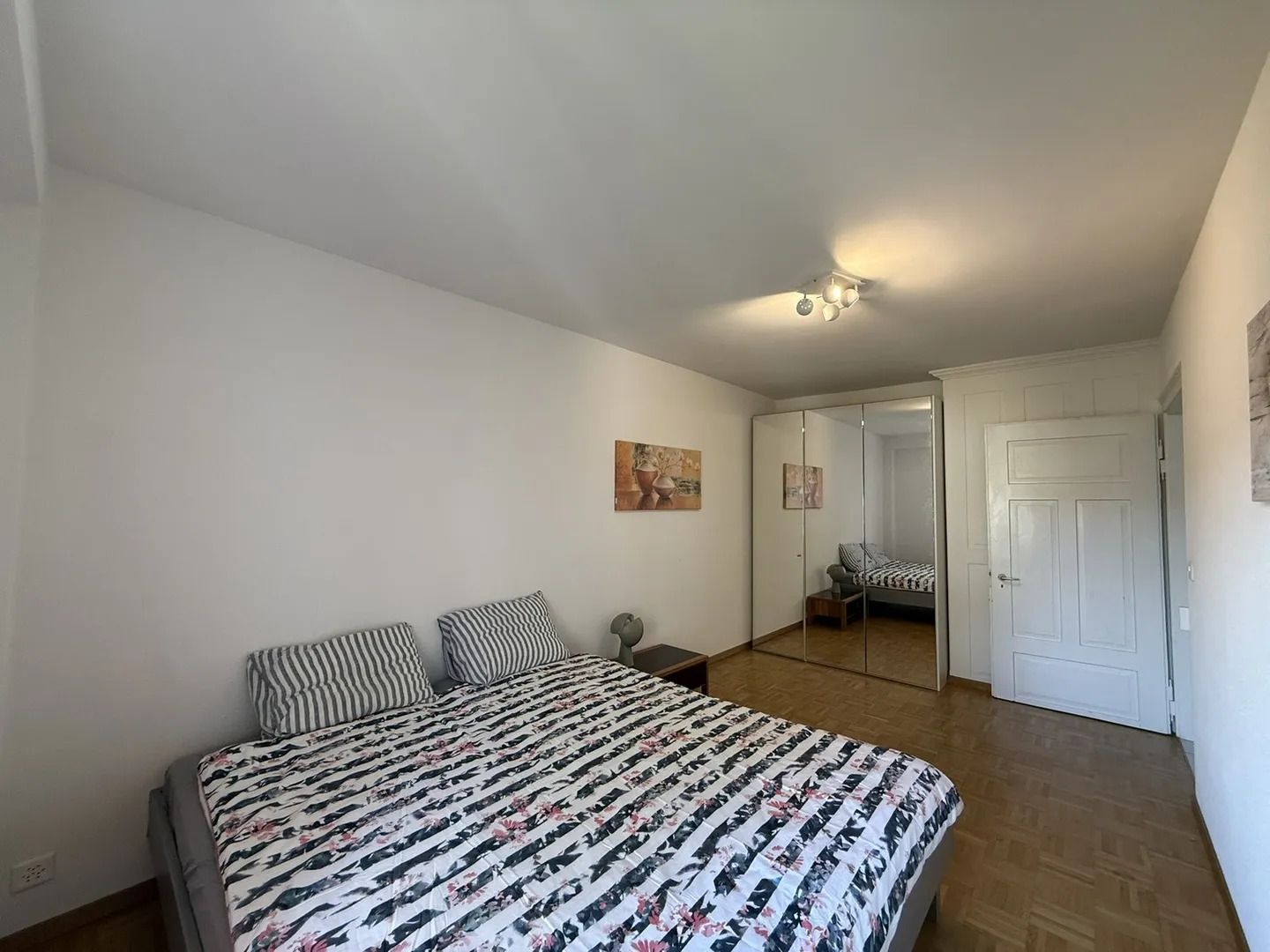 Modern 3.5-room apartment newly renovated and furnished in the heart of Zurich - Photo 11 of 13