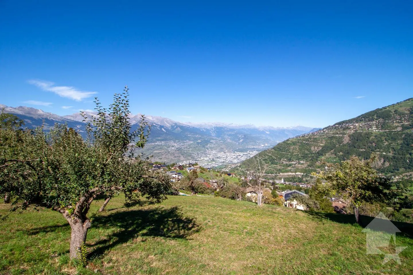 Superbo lotto di 2'978 m² da costruire a 5 minuti dalle piste - Foto 1 di 5