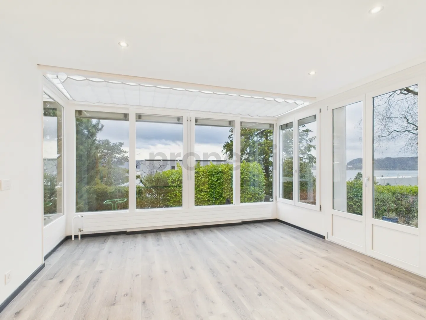 Moderne 6,5-Zimmer Reihenhaus mit Garten in La Neuveville - Foto 1 von 13