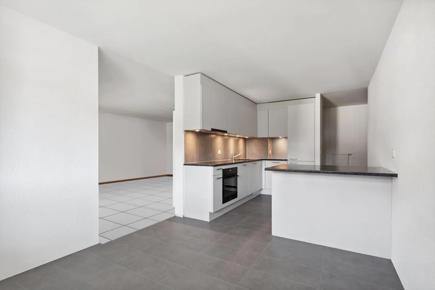 Apartment with free deposit - Photo 6 of 10