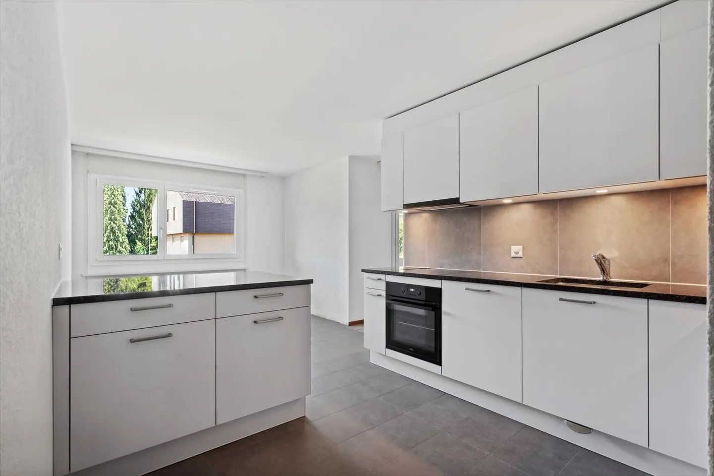 Apartment with free deposit - Photo 7 of 10