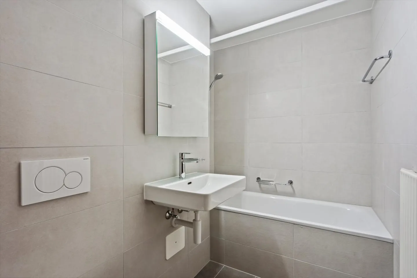 Apartment with free deposit - Photo 8 of 10