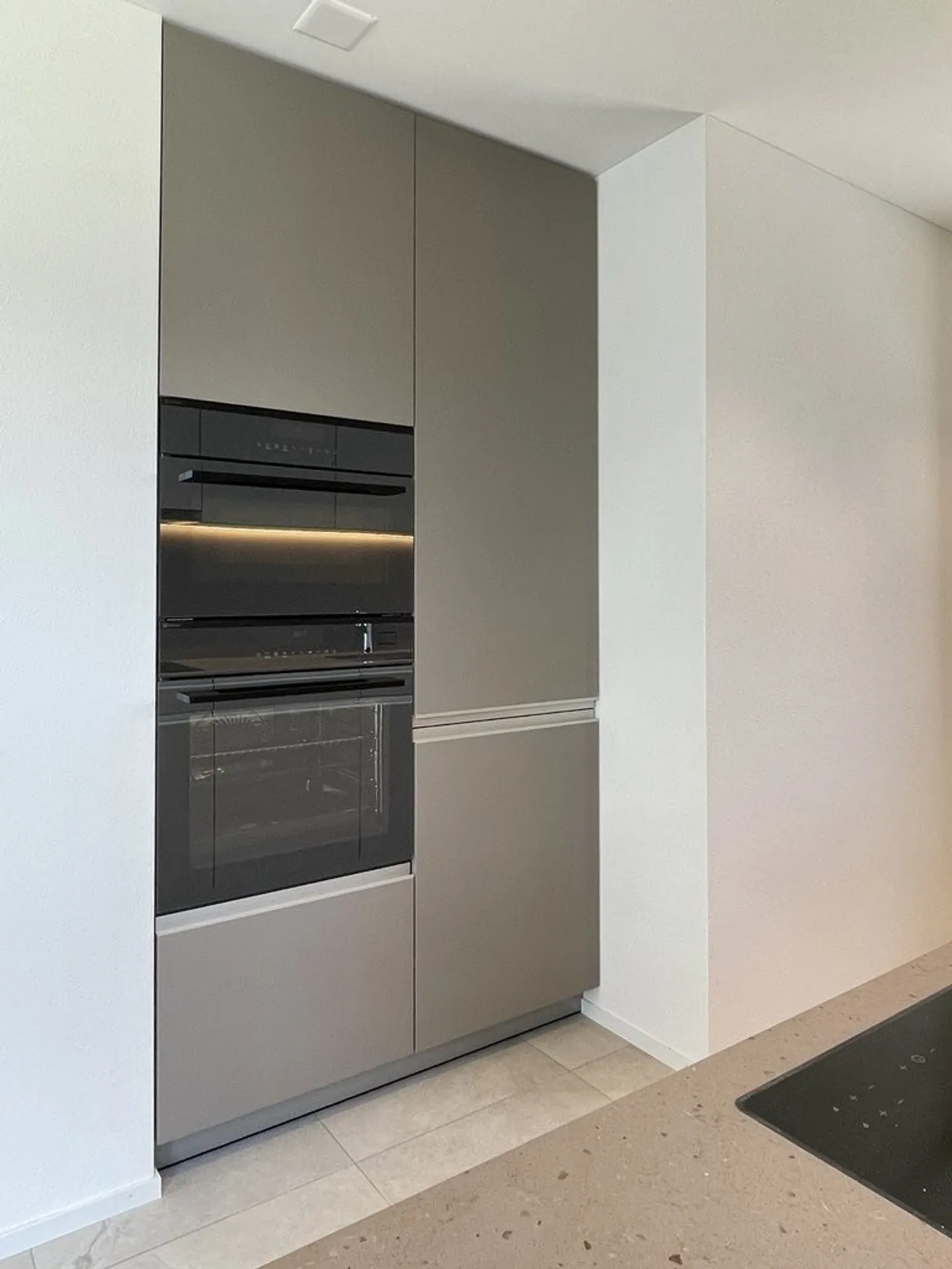 Moderne 2.5-Zimmer-Wohnung mit grosszügigem Grundriss in Birmensdorf - Foto 3 di 6